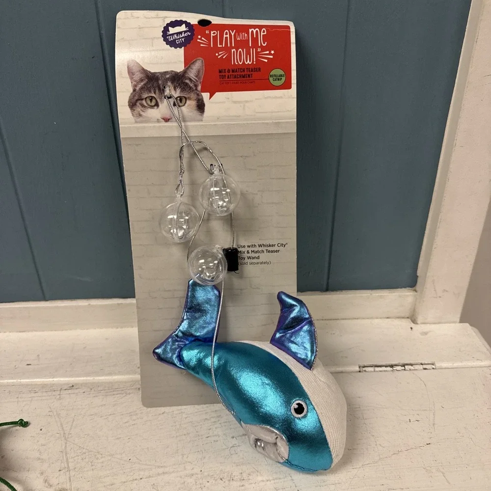 NEW CAT WHISKER CITY Fun Plush‎ WHALE TEASER Toy Refillable Catnip Pouch